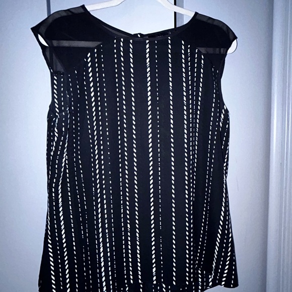 Apt. 9 black white satin sleeveless top with button back L 30% off w ♥️ - Picture 1 of 4